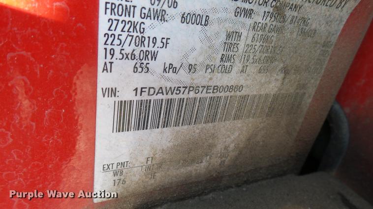 image for item L2480 2007 Ford F550 Super Duty XL utility truck