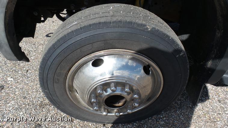 image for item L2480 2007 Ford F550 Super Duty XL utility truck