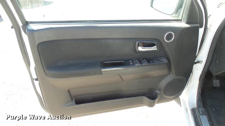 image for item L2481 2008 Chevrolet Colorado Crew Cab pickup truck