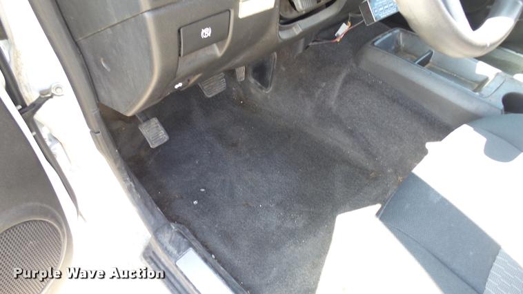 image for item L2481 2008 Chevrolet Colorado Crew Cab pickup truck