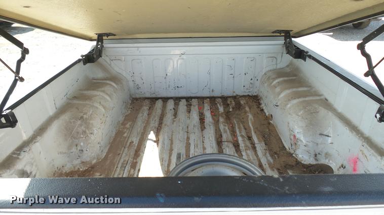 image for item L2481 2008 Chevrolet Colorado Crew Cab pickup truck