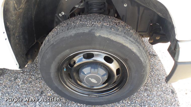 image for item L2481 2008 Chevrolet Colorado Crew Cab pickup truck