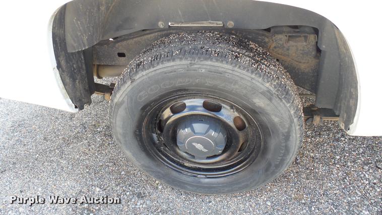 image for item L2481 2008 Chevrolet Colorado Crew Cab pickup truck