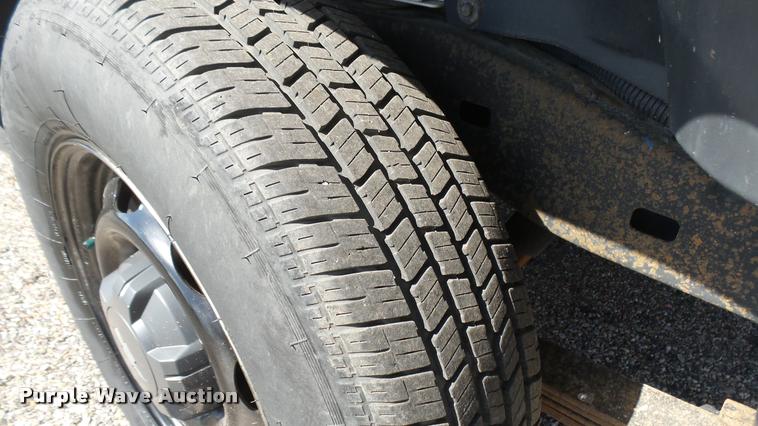 image for item L2481 2008 Chevrolet Colorado Crew Cab pickup truck