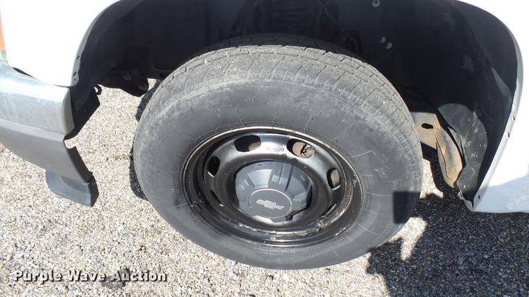 image for item L2481 2008 Chevrolet Colorado Crew Cab pickup truck