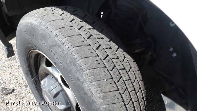 image for item L2481 2008 Chevrolet Colorado Crew Cab pickup truck