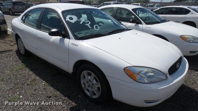 image for item L2483 2006 Ford Taurus SE