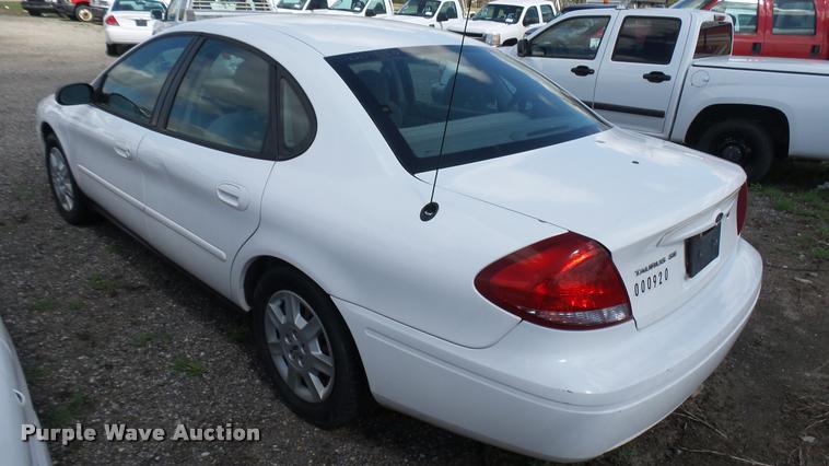image for item L2483 2006 Ford Taurus SE
