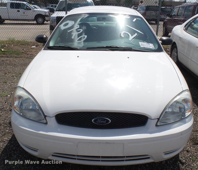 image for item L2483 2006 Ford Taurus SE