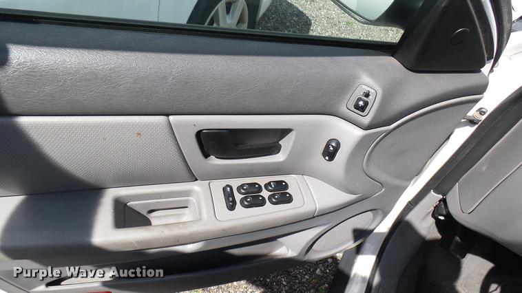 image for item L2483 2006 Ford Taurus SE