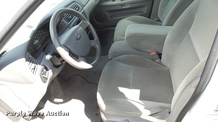 image for item L2483 2006 Ford Taurus SE