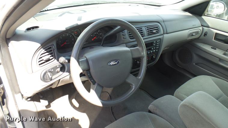 image for item L2483 2006 Ford Taurus SE