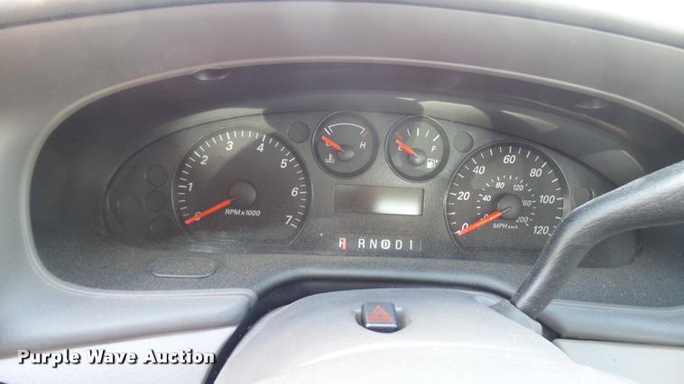 image for item L2483 2006 Ford Taurus SE