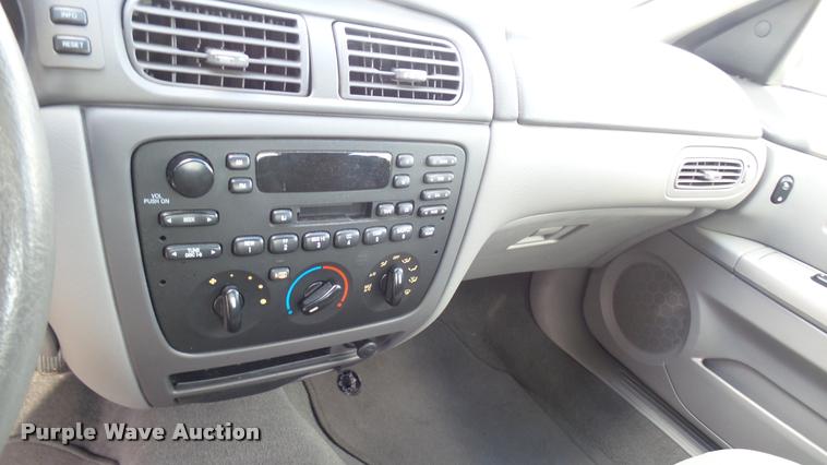 image for item L2483 2006 Ford Taurus SE