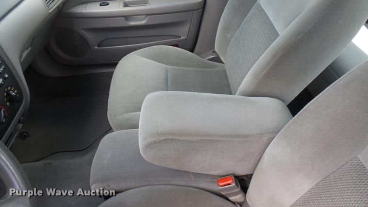 image for item L2483 2006 Ford Taurus SE