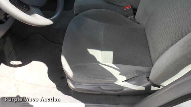 image for item L2483 2006 Ford Taurus SE