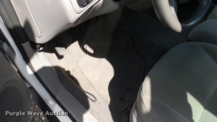 image for item L2483 2006 Ford Taurus SE