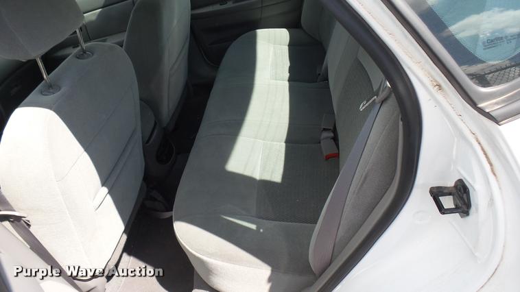 image for item L2483 2006 Ford Taurus SE