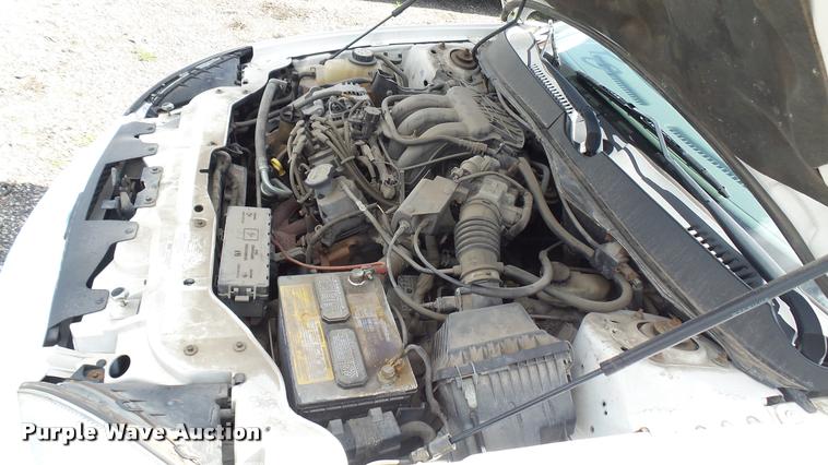 image for item L2483 2006 Ford Taurus SE