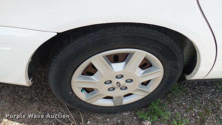 image for item L2483 2006 Ford Taurus SE