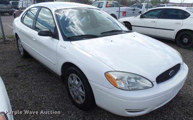 image for item L2484 2006 Ford Taurus SE