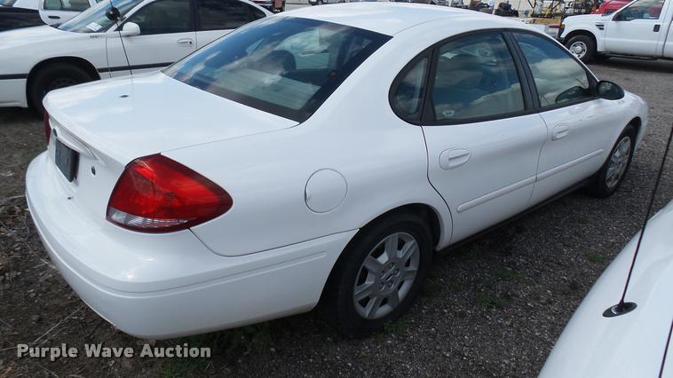 image for item L2484 2006 Ford Taurus SE