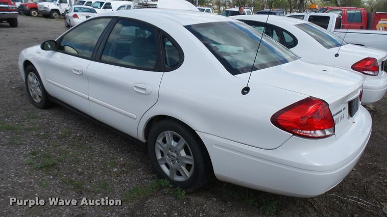 image for item L2484 2006 Ford Taurus SE