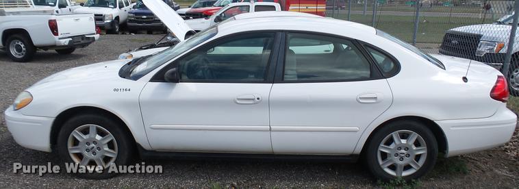 image for item L2484 2006 Ford Taurus SE
