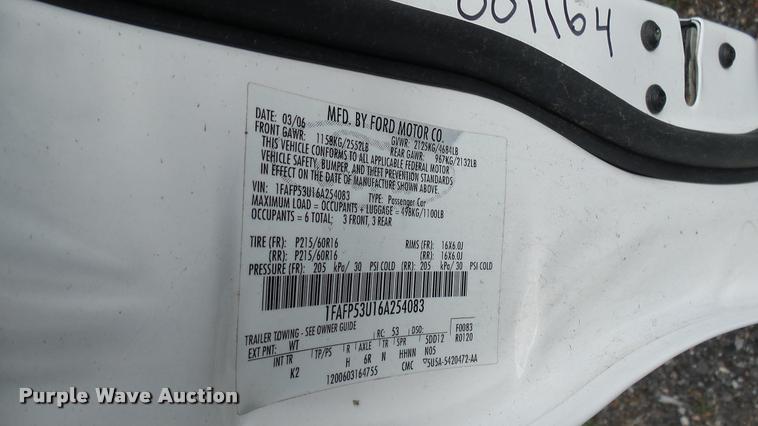 image for item L2484 2006 Ford Taurus SE