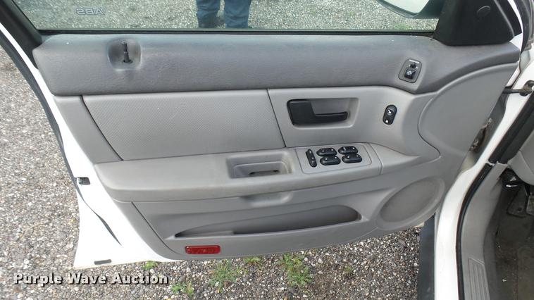 image for item L2484 2006 Ford Taurus SE