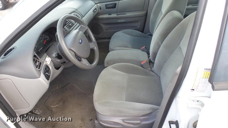 image for item L2484 2006 Ford Taurus SE