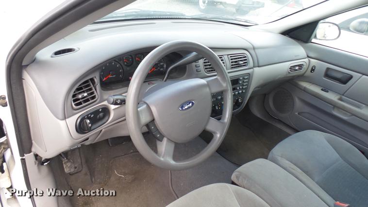 image for item L2484 2006 Ford Taurus SE