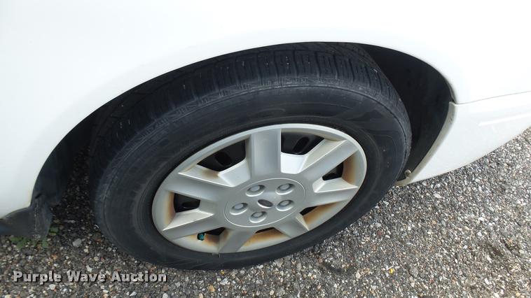 image for item L2484 2006 Ford Taurus SE