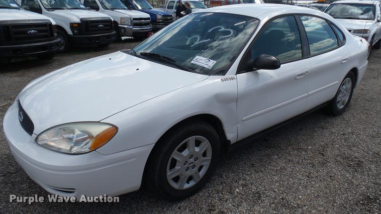 image for item L2485 2006 Ford Taurus SE