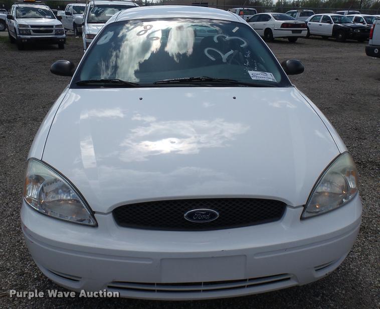 image for item L2485 2006 Ford Taurus SE
