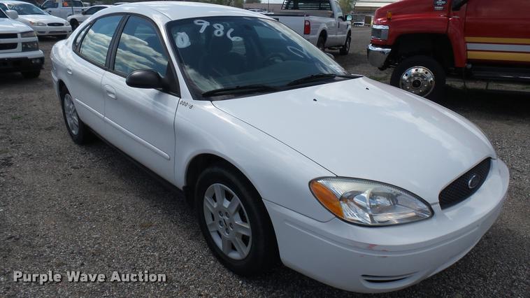 image for item L2485 2006 Ford Taurus SE