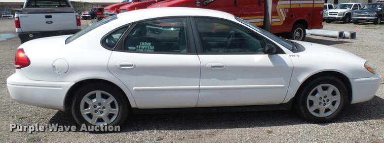 image for item L2485 2006 Ford Taurus SE