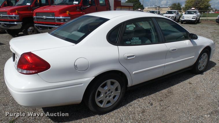 image for item L2485 2006 Ford Taurus SE