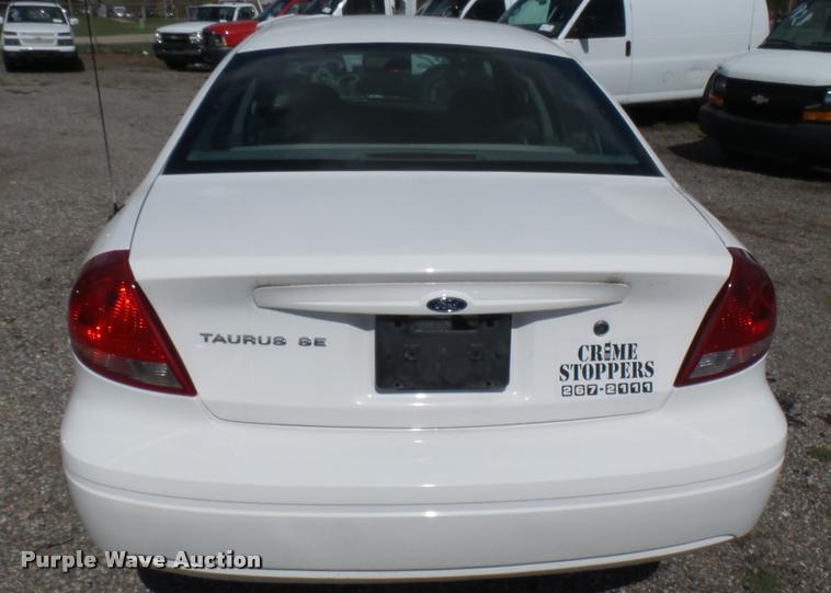 image for item L2485 2006 Ford Taurus SE