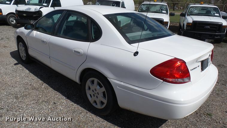image for item L2485 2006 Ford Taurus SE