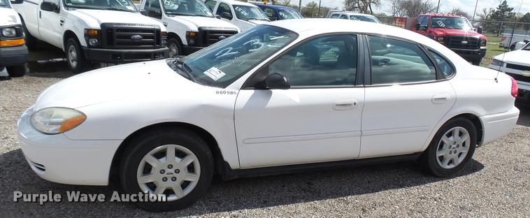 image for item L2485 2006 Ford Taurus SE