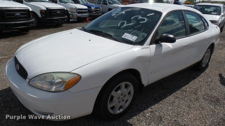 image for item L2485 2006 Ford Taurus SE