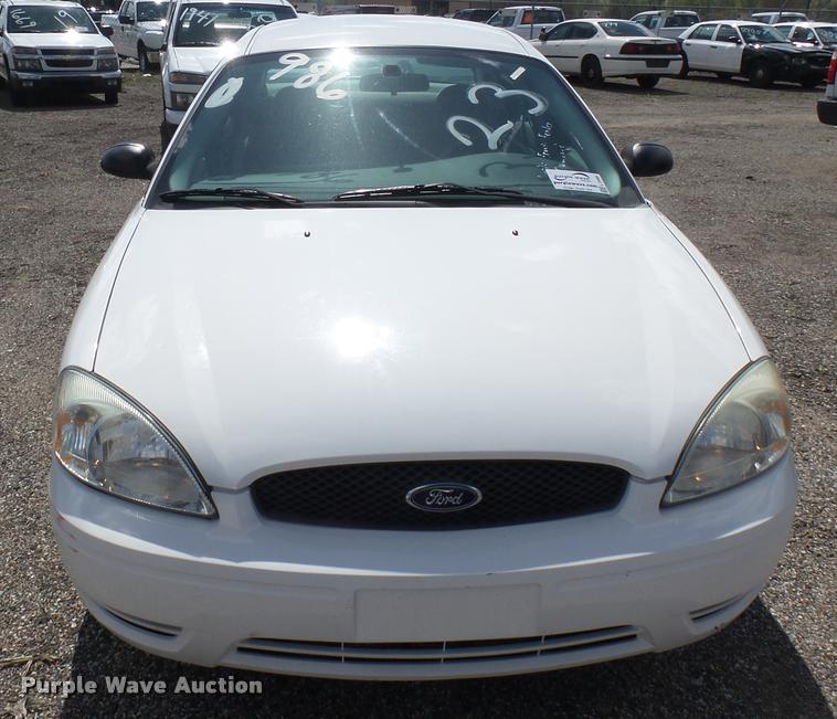 image for item L2485 2006 Ford Taurus SE