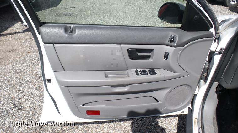 image for item L2485 2006 Ford Taurus SE