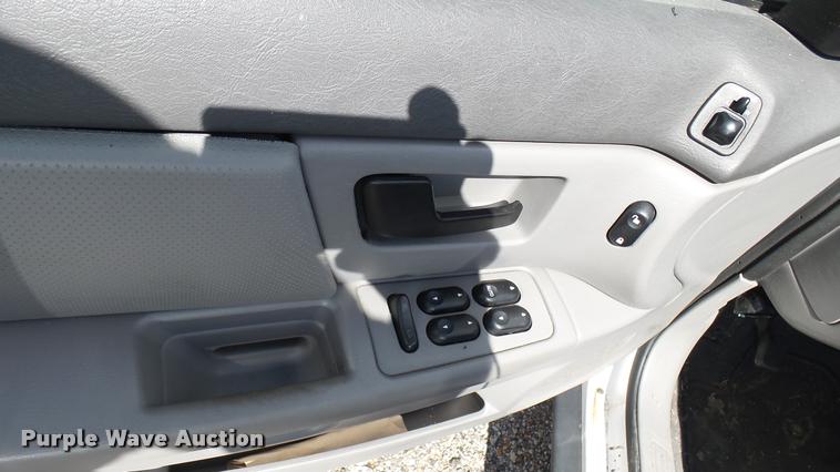 image for item L2485 2006 Ford Taurus SE