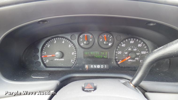 image for item L2485 2006 Ford Taurus SE