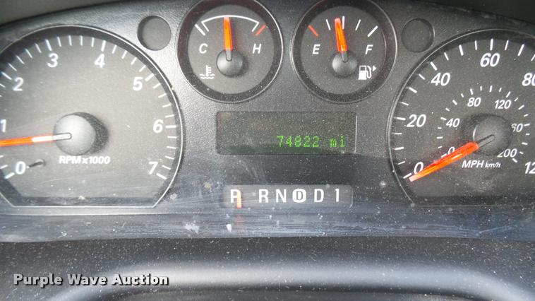 image for item L2485 2006 Ford Taurus SE