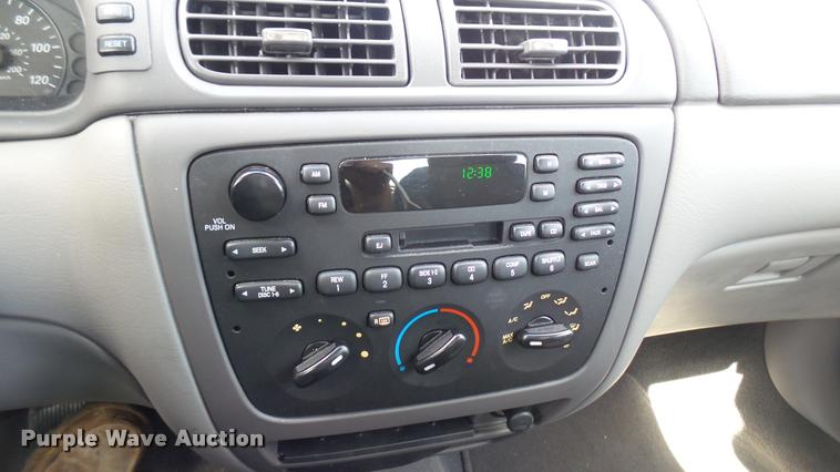 image for item L2485 2006 Ford Taurus SE