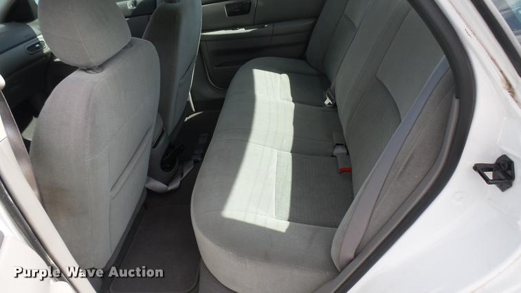 image for item L2485 2006 Ford Taurus SE