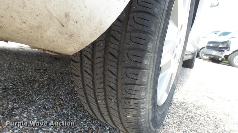 image for item L2485 2006 Ford Taurus SE